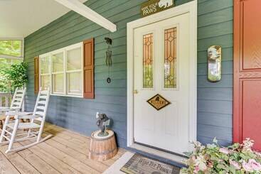 بيت ريفى Secluded Cabin W/ Porch   7 Miles To Lake Chatuge!