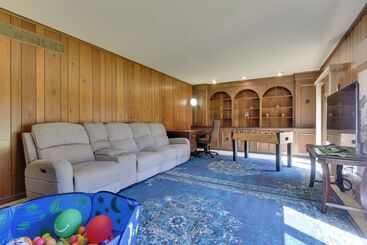 קוטג'' Spacious Buffalo Brick Home W/ Backyard!