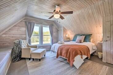 Сельский дом Unique Loft Cabin: Fire Pit & Fishing Access!