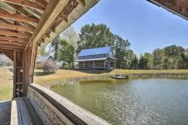 コテージ Unique Loft Cabin: Fire Pit & Fishing Access!