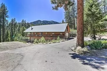 コテージ Updated Garden Valley Home W/ Fire Pit & Game Room