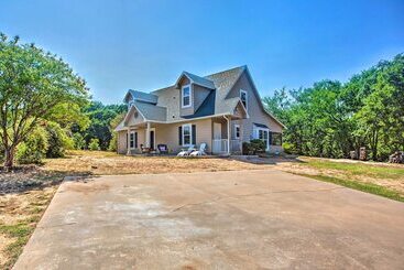 Quinta ou Casa Rural 1/2 Mi To Lake Texoma: Home W/ Fire Pit & Grill!