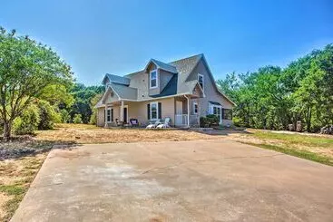 Mökkimajoitus 1/2 Mi To Lake Texoma: Home W/ Fire Pit & Grill!