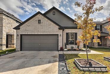 کلبه Charming Home Near Austin W/ Grill & Porch!