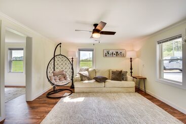 קוטג'' Cozy Fair Play Home W/ Deck 4 Mi To Lake Hartwell!