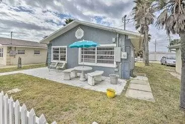 Mökkimajoitus Cozy Ormond Beach Bungalow: Steps To The Sand