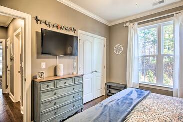 بيت ريفى Elegant Lakefront Gem W/ Dock + Sunset Views!