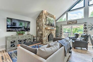 Сельский дом Lakefront Family Retreat In Osage Beach!