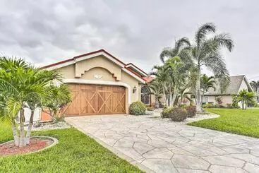 コテージ Lakefront Cape Coral Home W/ Private Pool & Dock!