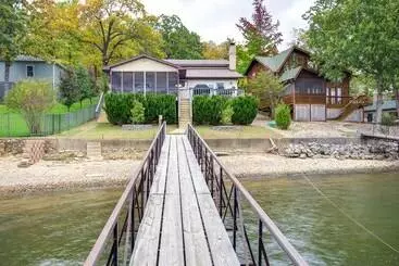 コテージ Lake Of The Ozarks Home W/ Dock & Water Slide