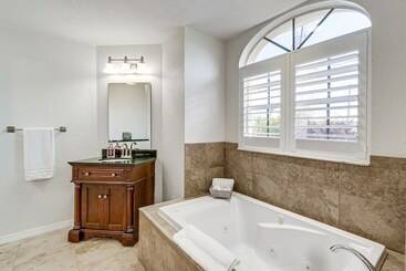 Dom wiejski Luxe Waterfront Oasis W/ Dock, Heated Pool & Spa!