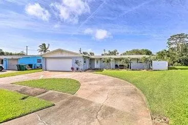 コテージ Merritt Island Home W/ Private Pool & Patio!