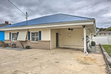 کلبه North Myrtle Beach Home: Steps To The Beach!