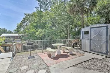 Mökkimajoitus Peaceful Satsuma Escape W/ Dunns Creek Access