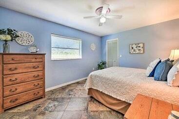 بيت ريفى Port Charlotte Retreat W/ Heated Pool & Spa!