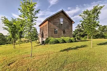 コテージ Rustic Lamar Cabin W/ Deck & Private Hot Tub