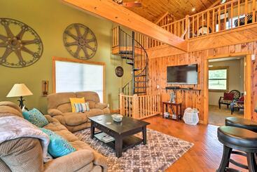 קוטג'' Rustic Lamar Cabin W/ Deck & Private Hot Tub