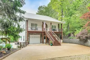 Mökkimajoitus Secluded Branson Escape W/ Pool & Game Room!