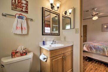 별장 Waterfront Homosassa Home W/ Private Dock & Deck!