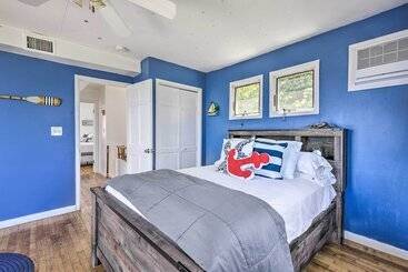 קוטג'' Beachfront Wading River Home W/ Deck & Grill!