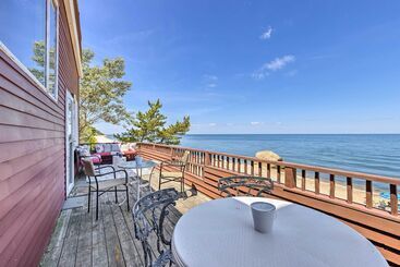 Quinta ou Casa Rural Beachfront Wading River Home W/ Deck & Grill!