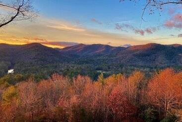 بيت ريفى Sapphire Retreat W/ Views, Fire Pit, & Lake Access