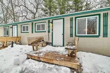 Mökkimajoitus Cabin In The Huron Manistee National Forest!