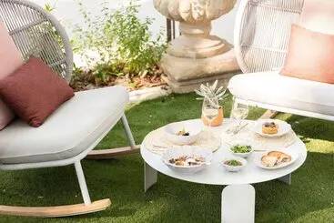 Hotelli Hôtel Et Restaurant La Bastide Bourrelly   Mathias Dandine