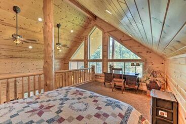 Сельский дом Island Park Cabin W/ Stunning Forest Views!