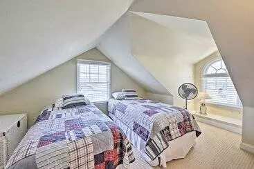 Mökkimajoitus Lavallette House W/ Fenced Yard & Gas Grill!