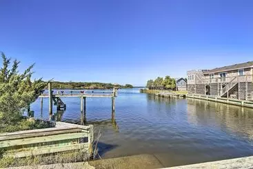 Mökkimajoitus Lovely Avon Home: Walk To Bay & Boat Launch!