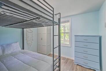 New Cute & Charming Cottage Near Castle Rock Lake!