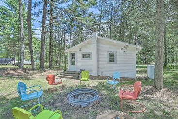 New Cute & Charming Cottage Near Castle Rock Lake!