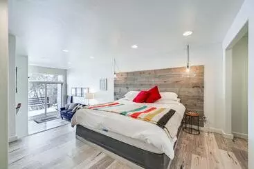Lakeside Whitefish Cottage W/ Private Hot Tub!