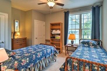 بيت ريفى Oriental House On 1 Acre W/ Wraparound Porch!