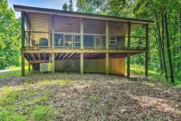 Mökkimajoitus Peaceful Decatur Cabin W/ Grill & Fire Pit!