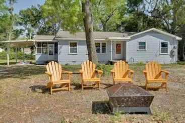 Retro Bay Cottage Near Destin, Dog Friendly!