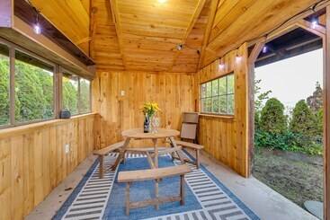 کلبه Chic Port Angeles Home W/ Oceanfront Balcony!