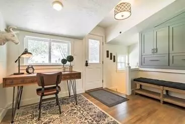 Cozy Farmhouse Style Cottage By Mighty 5 Ntl Parks