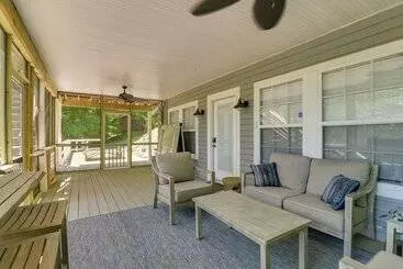 コテージ Lakefront Scottsville Retreat W/ Private Dock!