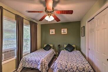 קוטג'' Lovely Finger Lakes Retreat W/ Deck & Lake Views!