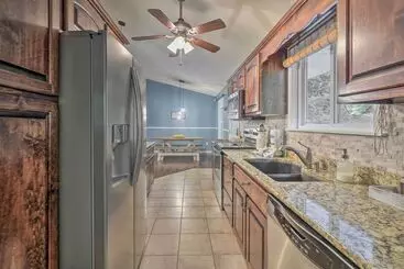 Mökkimajoitus Peaceful Sevierville Home W/ Private Hot Tub!