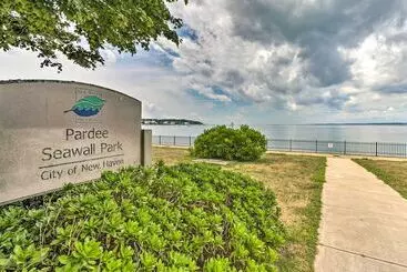 コテージ Walkable New Haven Retreat W/ Ocean Views!