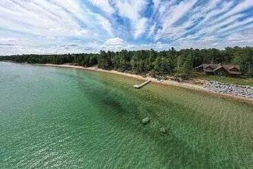 Mökkimajoitus Waterfront Cheboygan Home W/ Fire Pit