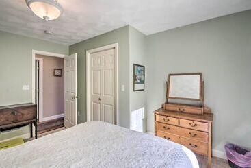 茅舍 Waterside Haven On Milton Pond W/ Deck & Boat Dock