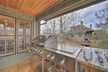 Mökkimajoitus Woodsy Smoky Mtn Hideaway W/ Grill & Views!