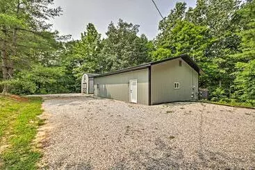 Mökkimajoitus Camp Monroe In Bloomington W/ Deck & Views!