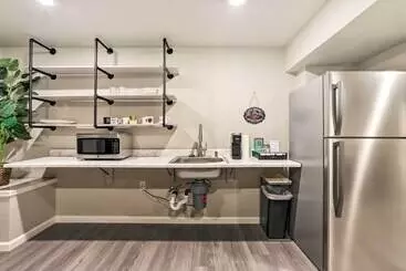 Mökkimajoitus 8 Mi To Barr Lake: Cozy Commerce City Home!