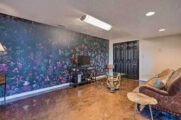 コテージ Eclectic Salt Lake Home With 2 Decks + Fire Pit!