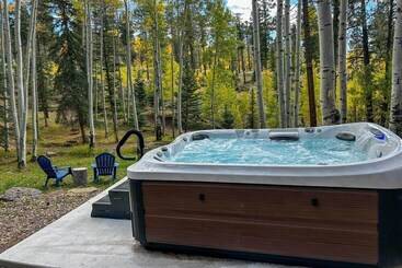 קוטג'' Grand Home W/ Hot Tub: 5 Mi To Angel Fire Resort!